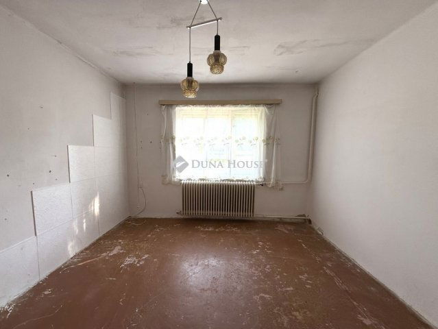 Eladó családi ház, Mendén 50 M Ft, 3 szobás