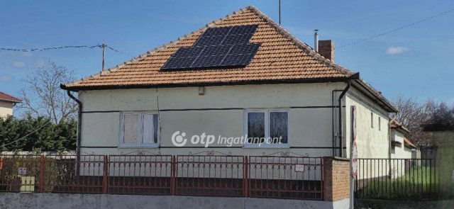 Eladó családi ház, Hosszúpályin 53.9 M Ft, 3 szobás