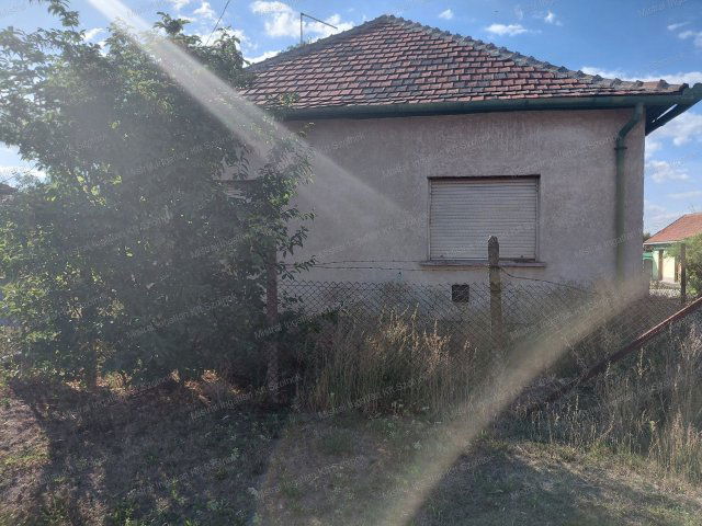 Eladó családi ház, Kengyelen 14 M Ft, 3 szobás