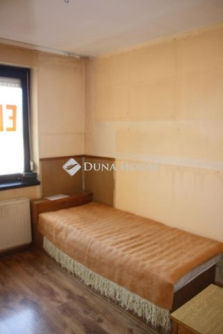 Eladó panellakás, Szentesen 44 M Ft, 3 szobás