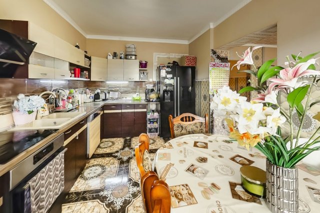 Eladó családi ház, Dunakeszin 157 M Ft, 8 szobás