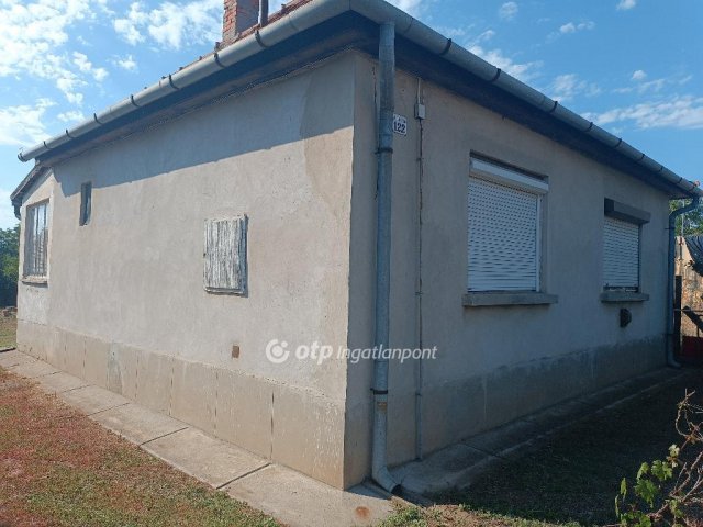 Eladó családi ház, Tiszajenőn 15.99 M Ft, 2+1 szobás