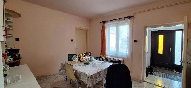 Eladó családi ház, Kiskőrösön 24 M Ft, 4 szobás