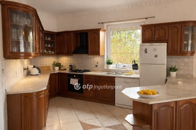 Eladó családi ház, Budakeszin 244 M Ft, 5+1 szobás