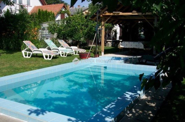 Eladó családi ház, Balatonföldváron 199.9 M Ft, 9 szobás