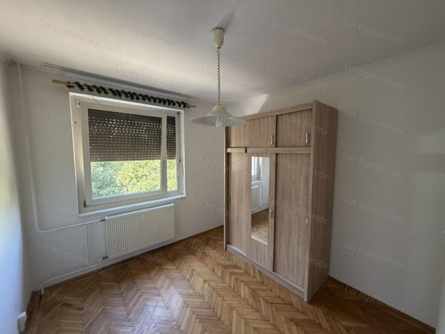 Eladó panellakás, Tatabányán 47.9 M Ft, 3+1 szobás