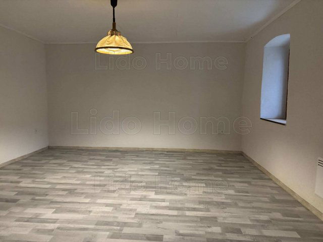 Eladó családi ház, Móron 41.9 M Ft, 2 szobás