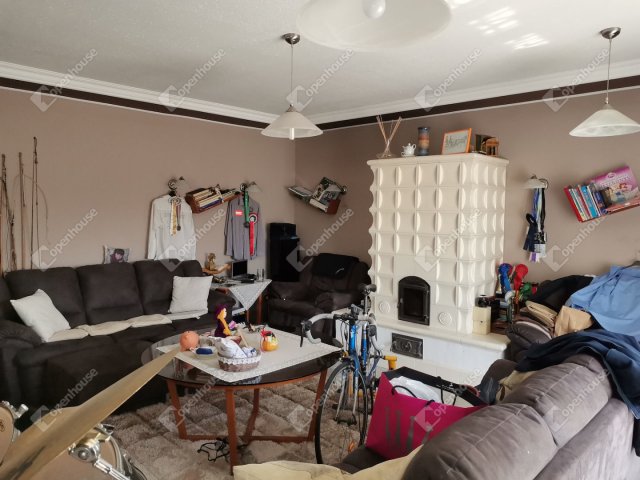 Eladó családi ház, Kisbéren 100 M Ft, 7 szobás