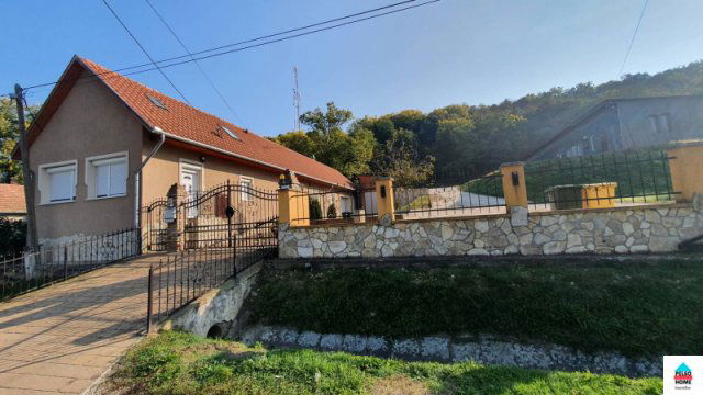 Eladó családi ház, Pamukon 69 M Ft, 4 szobás
