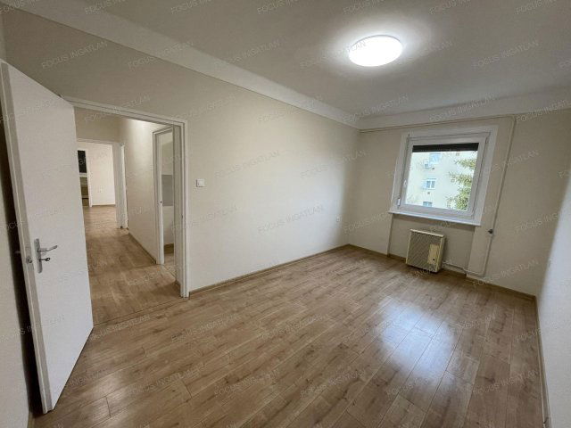 Eladó téglalakás, Kecskeméten 49.99 M Ft, 3 szobás