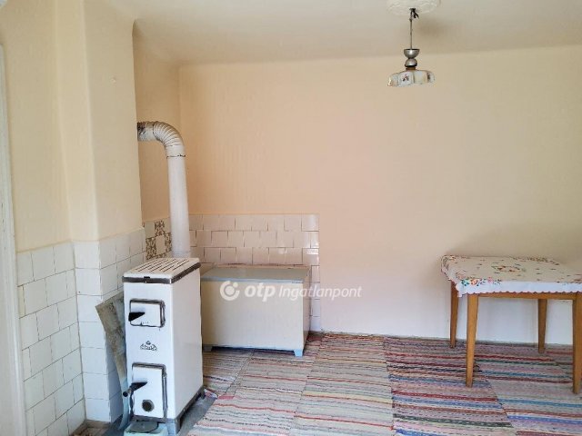 Eladó családi ház, Galgahévízen 28 M Ft, 1 szobás