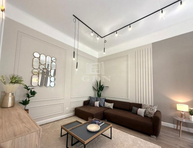 Eladó téglalakás, Budapesten, VI. kerületben 91.4 M Ft, 2 szobás