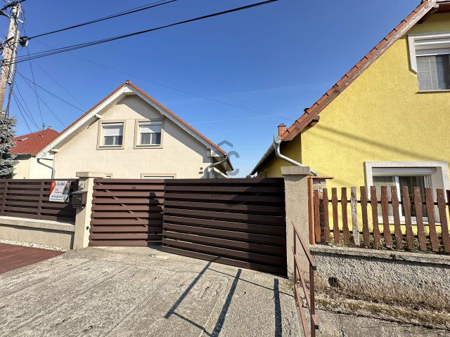 Eladó családi ház, Győrújbaráton 110 M Ft, 5 szobás