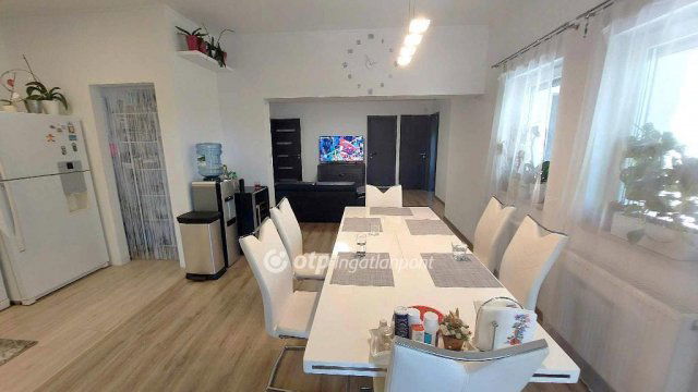 Eladó családi ház, Szentendrén 159.9 M Ft, 4+1 szobás