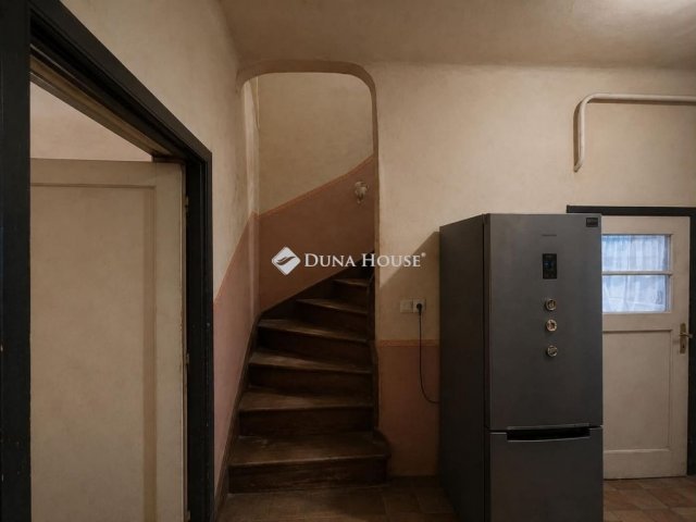 Eladó családi ház, Pécsett 105 M Ft, 3+1 szobás