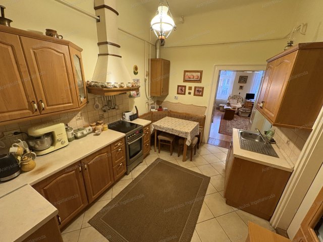 Eladó téglalakás, Gyulán 46.5 M Ft, 3 szobás