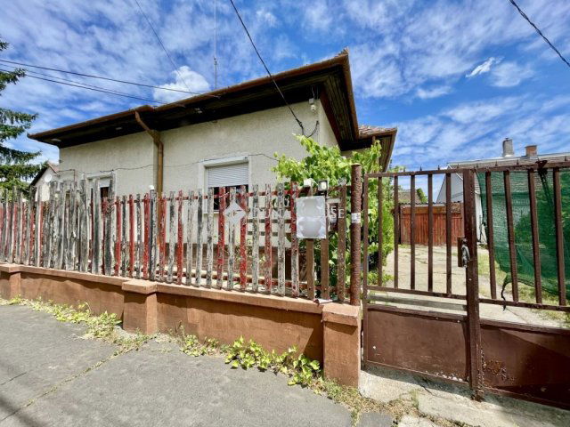 Eladó családi ház, Budapesten, XIX. kerületben, Szegfű utcában