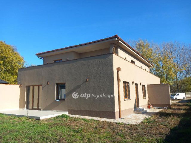 Eladó családi ház, Debrecenben 129 M Ft, 4 szobás