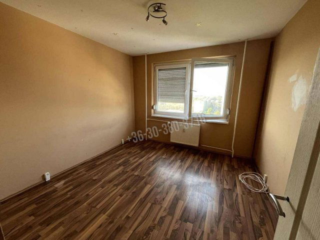 Eladó panellakás, Dunaújvárosban 34.9 M Ft, 1+2 szobás