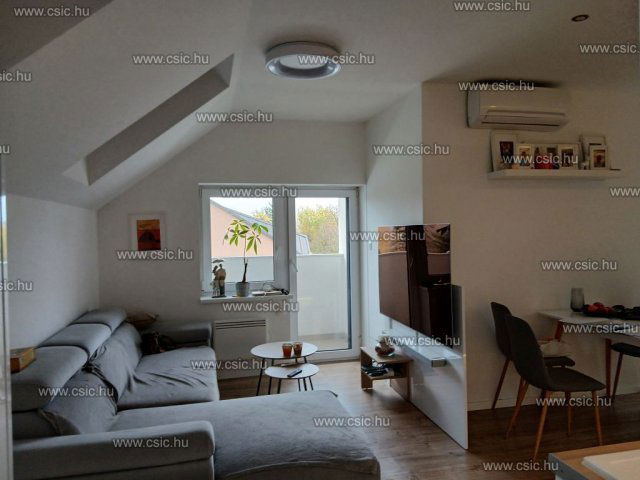 Eladó téglalakás, Budaörsön 109.9 M Ft, 2+2 szobás