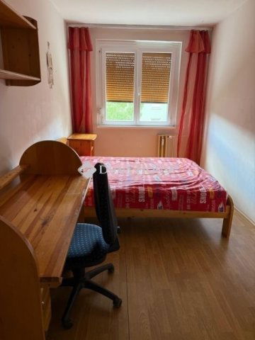 Eladó panellakás, Szegeden 61.7 M Ft, 3 szobás