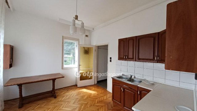 Eladó családi ház, Egerben 95 M Ft, 6 szobás