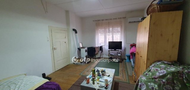 Eladó családi ház, Devecseren 18.5 M Ft, 1+1 szobás