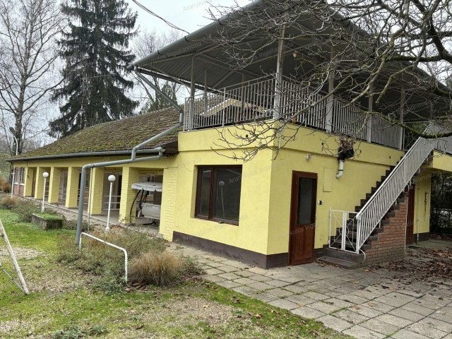 Eladó nyaraló, Dobozon 42.9 M Ft, 8 szobás / költözzbe.hu