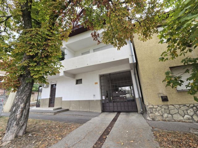 Eladó téglalakás, Pécsett 68.9 M Ft, 4 szobás