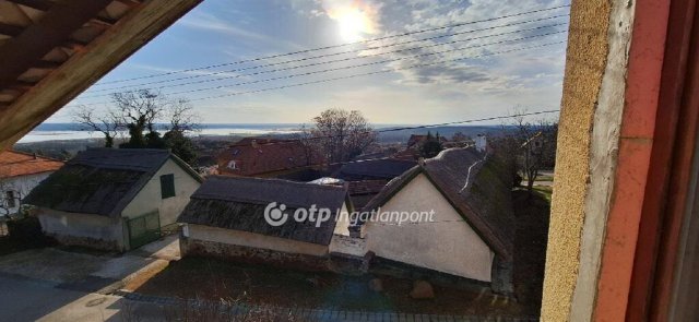 Eladó családi ház, Sukorón 57.5 M Ft, 3 szobás