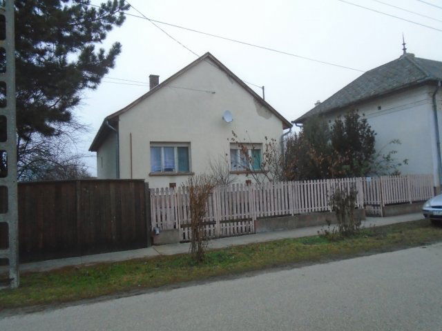 Eladó családi ház, Tiszakécskén 35.9 M Ft, 2+1 szobás