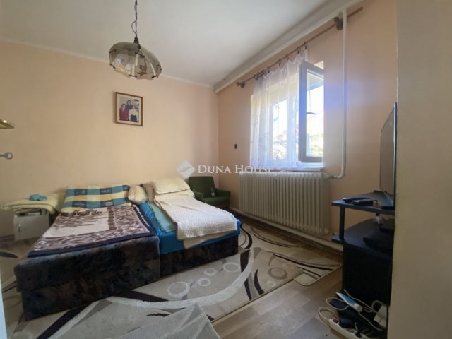 Eladó családi ház, Pétfürdőn 69.9 M Ft, 3 szobás