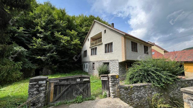 Eladó családi ház, Miskolcon 28.5 M Ft, 6+1 szobás