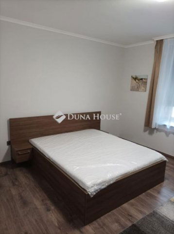 Kiadó téglalakás, albérlet, Pécsett 160 E Ft / hó, 1 szobás