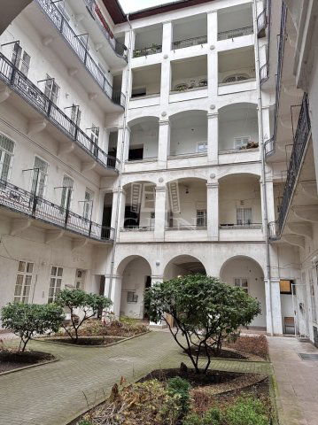 Eladó téglalakás, Budapesten, V. kerületben 145 M Ft, 2 szobás