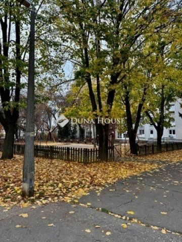 Eladó panellakás, Pécsett 49 M Ft, 3 szobás