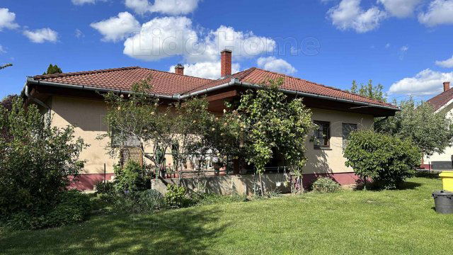 Eladó családi ház, Balatonszentgyörgyön 67.9 M Ft, 11 szobás
