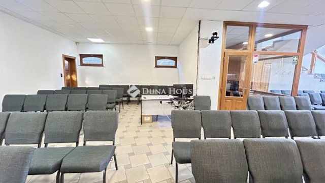 Eladó üzlethelyiség, XVIII. kerületben, Nagykőrösi úton