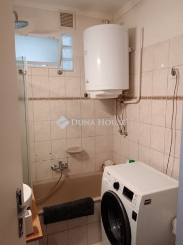 Eladó téglalakás, Pécsett 46.9 M Ft, 3 szobás