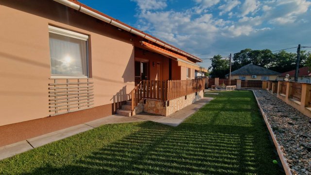 Eladó családi ház, Szigetszentmiklóson 112 M Ft, 4 szobás