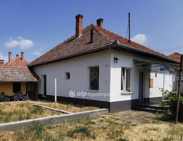 Eladó családi ház, Jászkarajenőn 18.5 M Ft