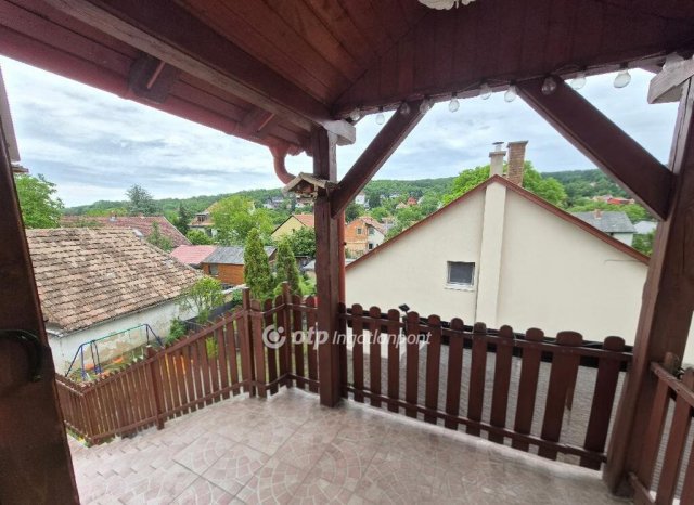 Eladó családi ház, Nagykovácsiban 235 M Ft, 7 szobás