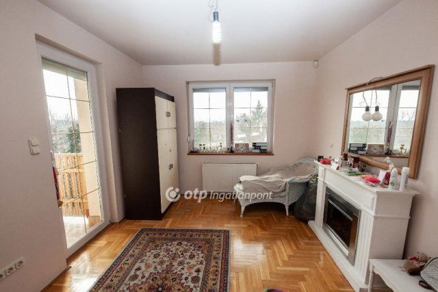 Eladó családi ház, Csömörön 299 M Ft, 4+1 szobás