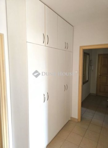 Eladó téglalakás, Pécsett 69.9 M Ft, 3 szobás