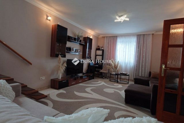 Eladó családi ház, Kiskunfélegyházán 75 M Ft, 4 szobás