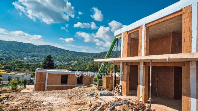 Eladó téglalakás, Budapesten, III. kerületben 139 M Ft, 2 szobás