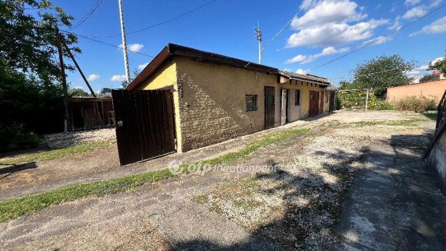 Eladó téglalakás, Pápán 42.9 M Ft, 2 szobás