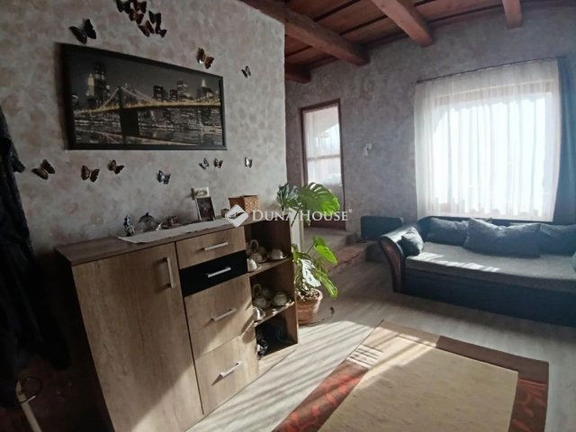 Eladó családi ház, Ászáron 36 M Ft, 3 szobás