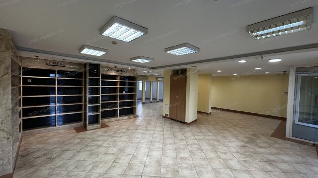 Kiadó üzlethelyiség, Nyíregyházán 350 E Ft / hó, 3+1 szobás