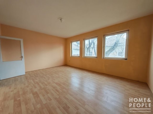 Eladó családi ház, Röszkén 42.2 M Ft, 4+1 szobás